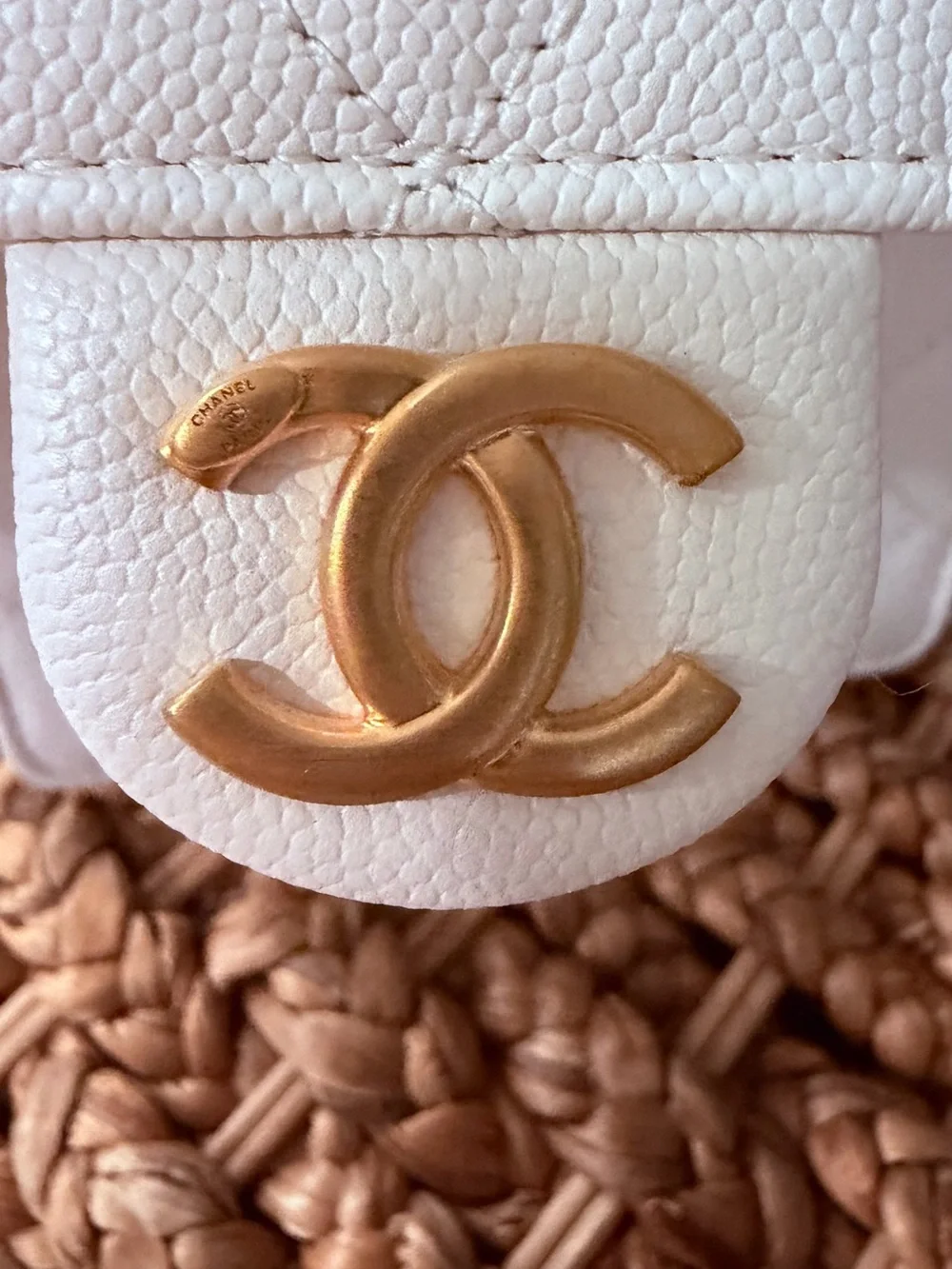 NEW Chanel 25S White Quilted Caviar Leather with Gold Hardware.  Medium.